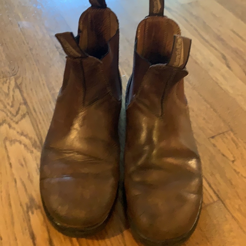 Blundstones men’s size 10 Rustic Brown.Good warn condition.Ready for adventures!